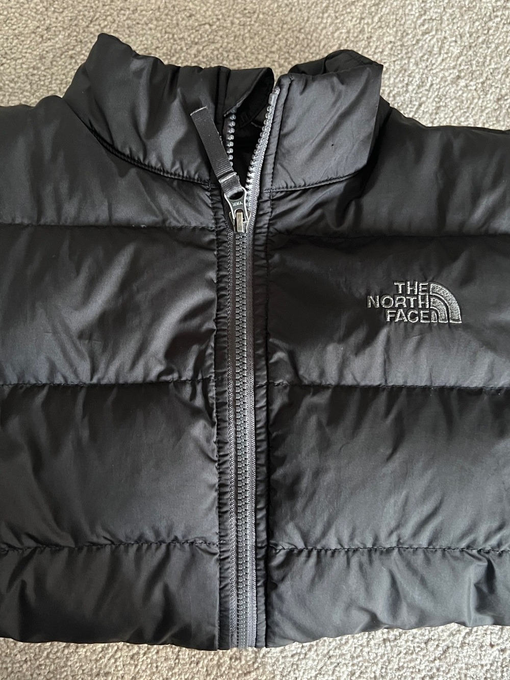 The North Face Boys Size 14 Black 550 Light Down Puffer Jacket with Logo